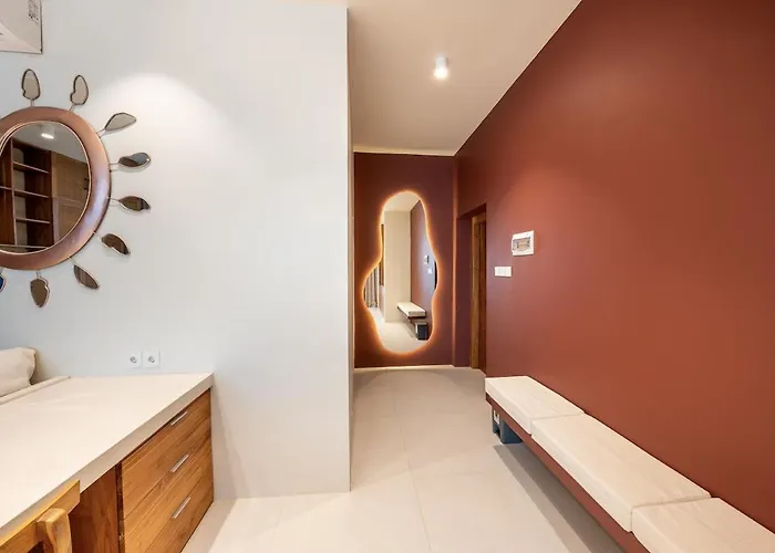 Gate 11 Spacious 1 Stylish 3rd Floor